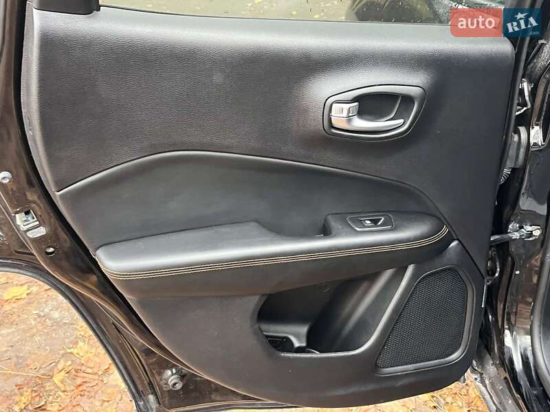 Внедорожник / Кроссовер Jeep Compass 2017 в Киеве