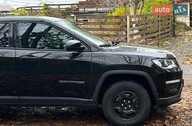 Внедорожник / Кроссовер Jeep Compass 2017 в Киеве