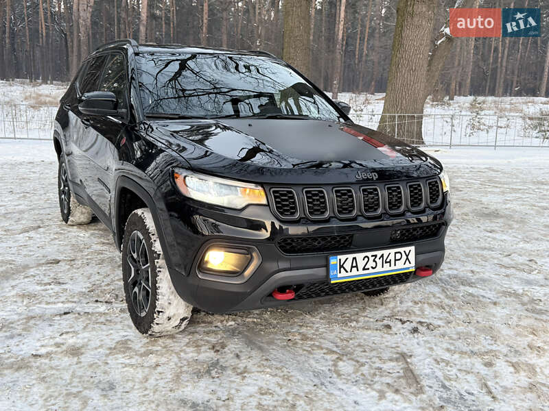 2024 Jeep Compass, VIN 3C4NJDDN0RT137052:plate — фото 1 (autoria)
