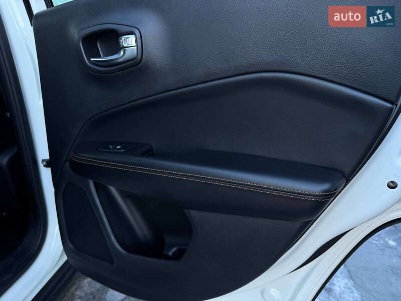 Внедорожник / Кроссовер Jeep Compass 2019 в Ровно