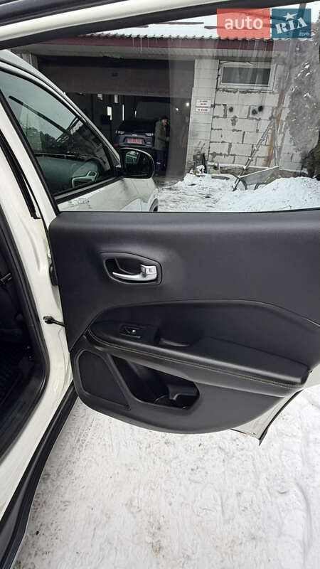 Позашляховик / Кросовер Jeep Compass 2018 в Дубні фото 28 Позашляховик / Кросовер Jeep Compass 2018 в Дубні