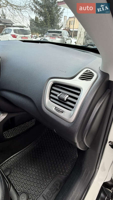 Позашляховик / Кросовер Jeep Compass 2018 в Дубні фото 44 Позашляховик / Кросовер Jeep Compass 2018 в Дубні