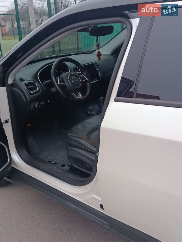 Внедорожник / Кроссовер Jeep Compass 2017 в Лохвице