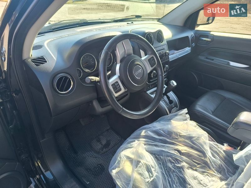 Внедорожник / Кроссовер Jeep Compass 2015 в Вишневом