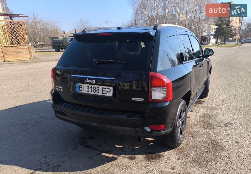 Внедорожник / Кроссовер Jeep Compass 2015 в Вишневом
