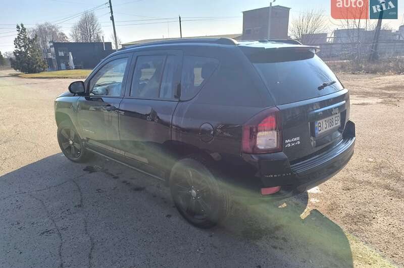 Внедорожник / Кроссовер Jeep Compass 2015 в Вишневом