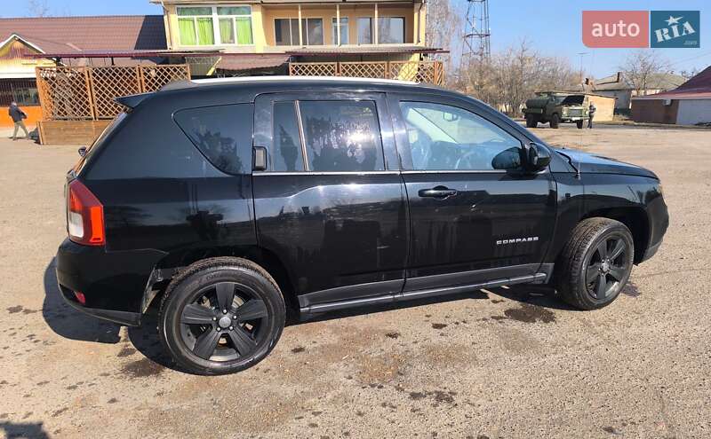 Внедорожник / Кроссовер Jeep Compass 2015 в Вишневом