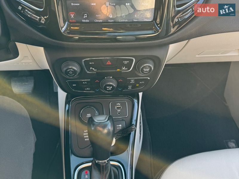 Внедорожник / Кроссовер Jeep Compass 2017 в Софиевской Борщаговке