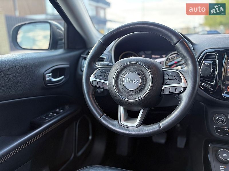 Внедорожник / Кроссовер Jeep Compass 2017 в Киеве