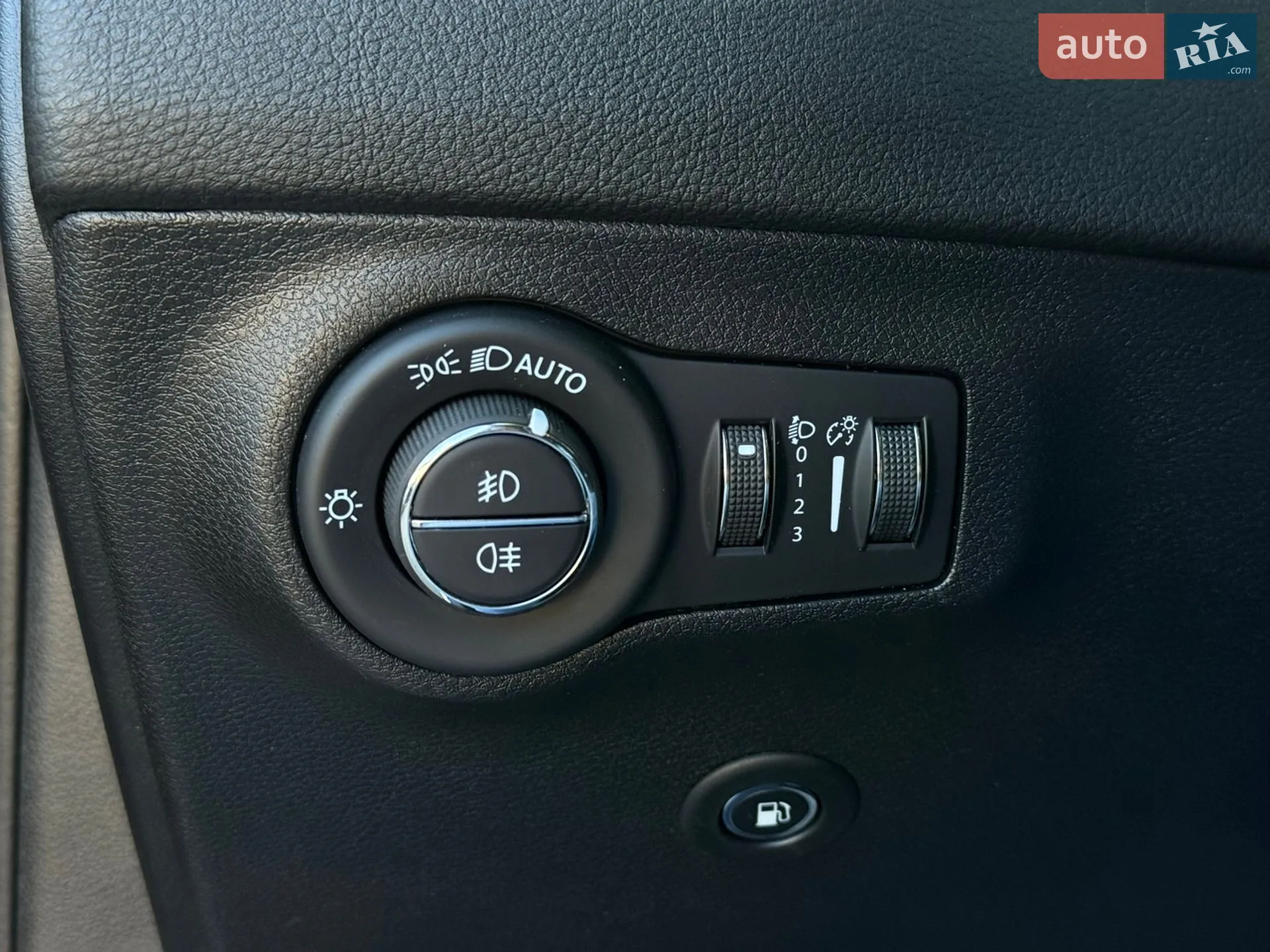 2020 Jeep Compass - мініатюра 26