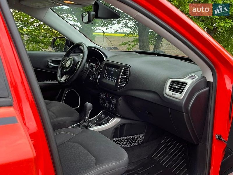 Внедорожник / Кроссовер Jeep Compass 2018 в Ружине