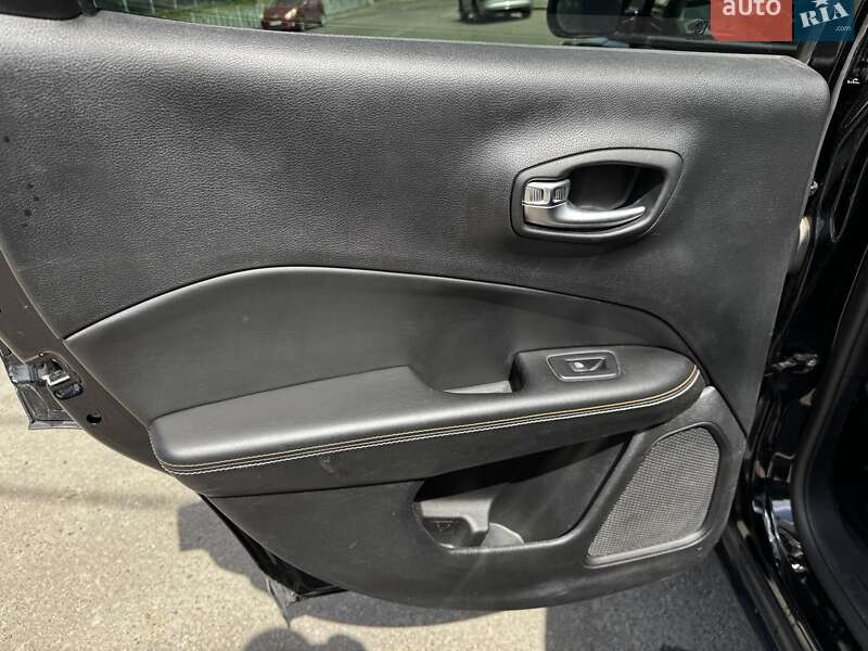 Внедорожник / Кроссовер Jeep Compass 2017 в Киеве