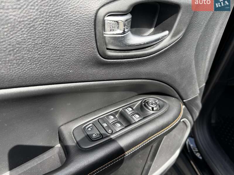 Внедорожник / Кроссовер Jeep Compass 2017 в Киеве