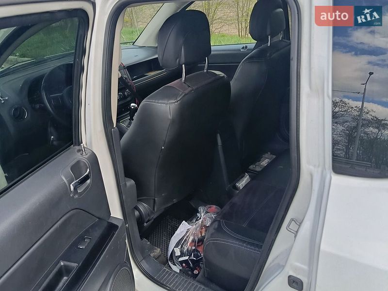 Внедорожник / Кроссовер Jeep Compass 2012 в Городне