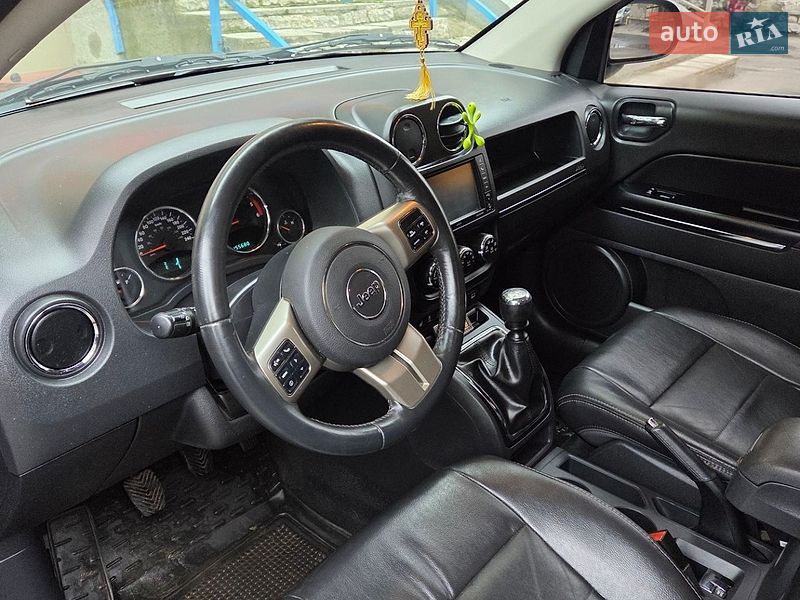 Внедорожник / Кроссовер Jeep Compass 2011 в Валках