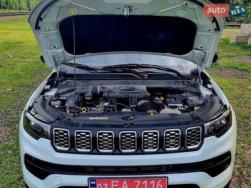 Позашляховик / Кросовер Jeep Compass 2023 в Вишневому фото 42 Позашляховик / Кросовер Jeep Compass 2023 в Вишневому