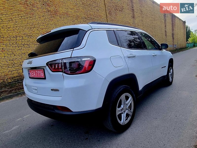 Позашляховик / Кросовер Jeep Compass 2023 в Вишневому фото 49 Позашляховик / Кросовер Jeep Compass 2023 в Вишневому