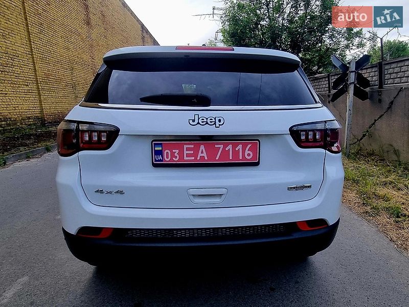 Позашляховик / Кросовер Jeep Compass 2023 в Вишневому фото 53 Позашляховик / Кросовер Jeep Compass 2023 в Вишневому