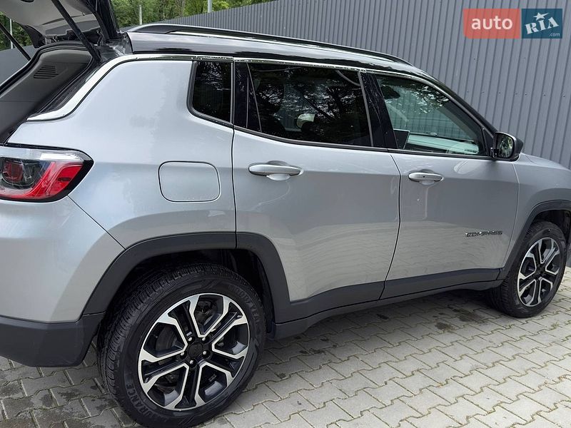 Позашляховик / Кросовер Jeep Compass 2021 в Стебнику