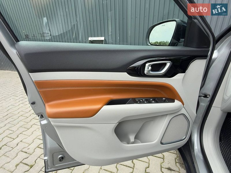 Позашляховик / Кросовер Jeep Compass 2021 в Стебнику