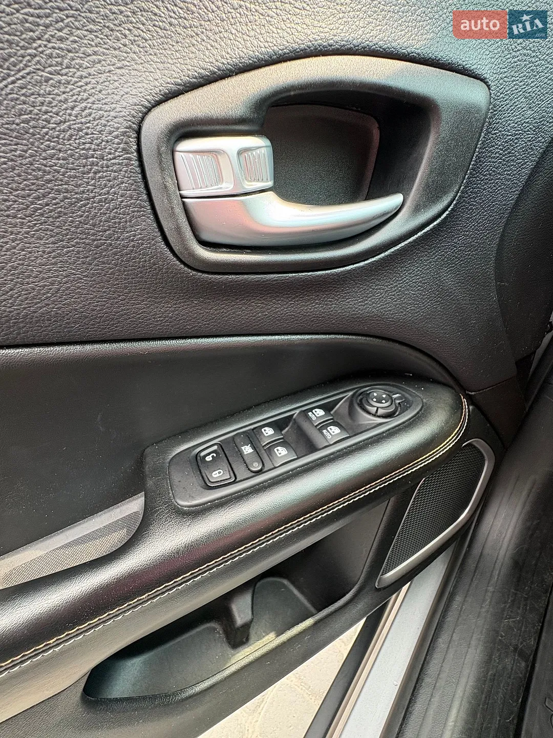 2018 Jeep Compass - мініатюра 16
