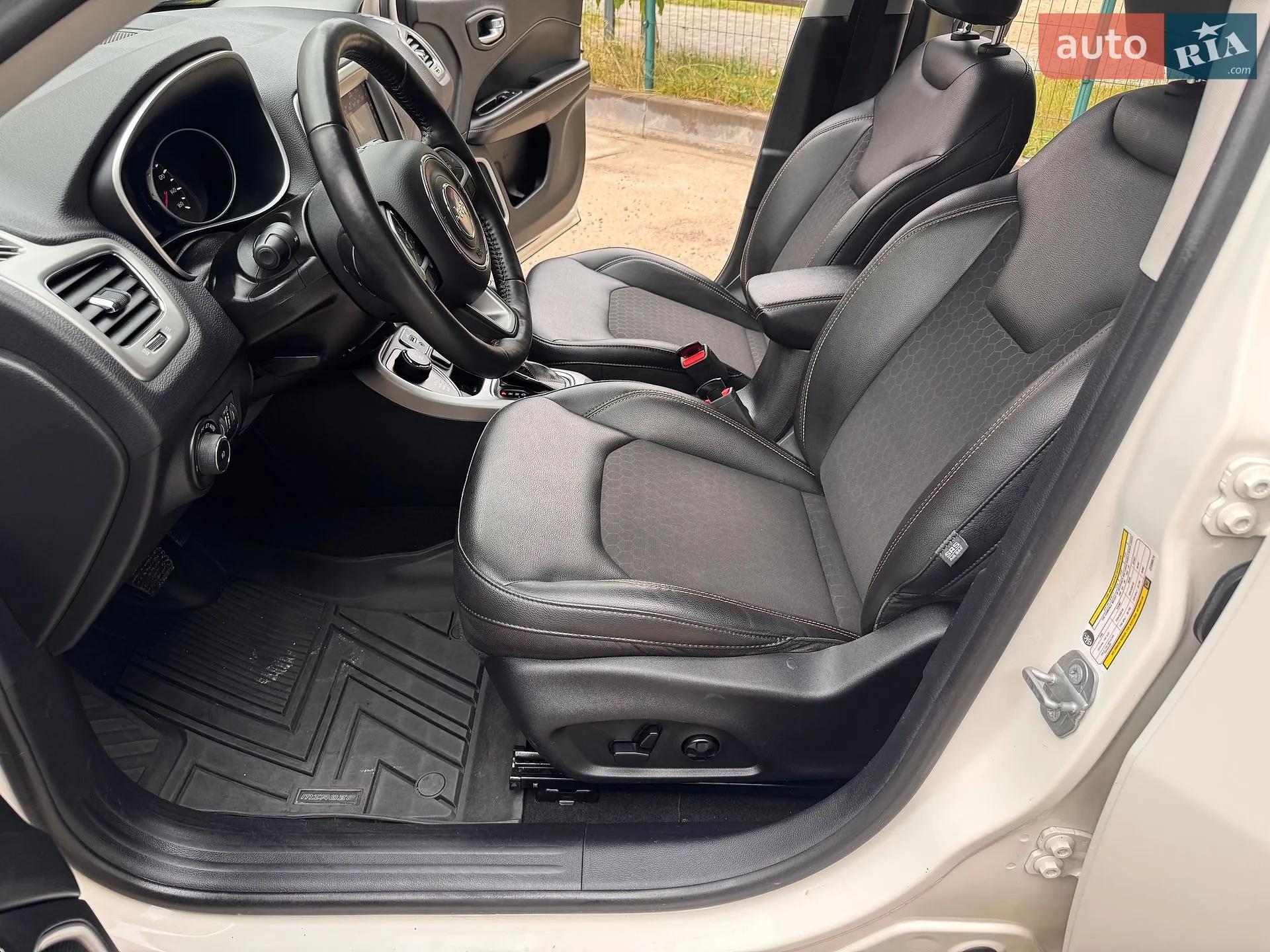 2017 Jeep Compass - мініатюра 28