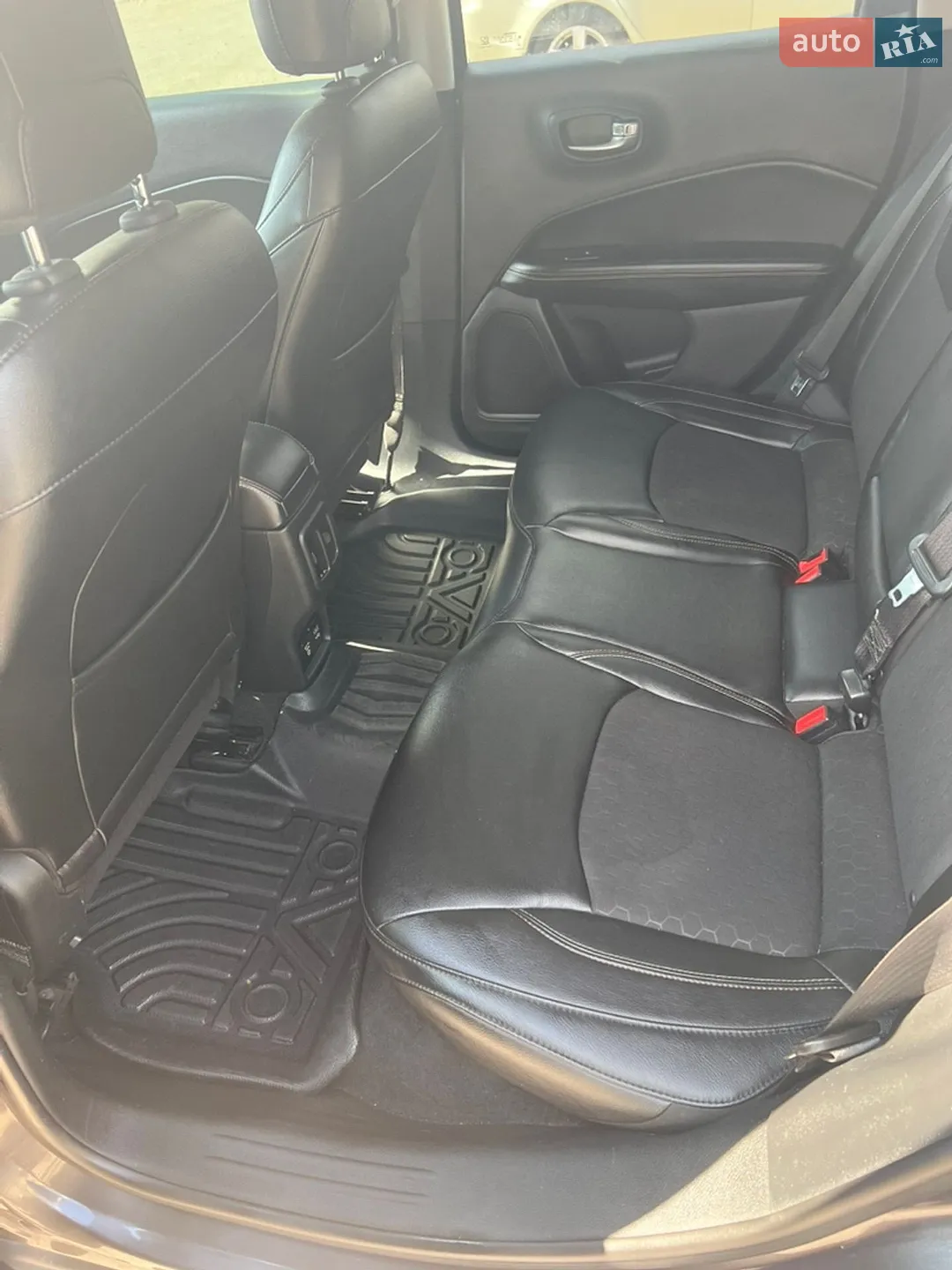 2017 Jeep Compass - мініатюра 12