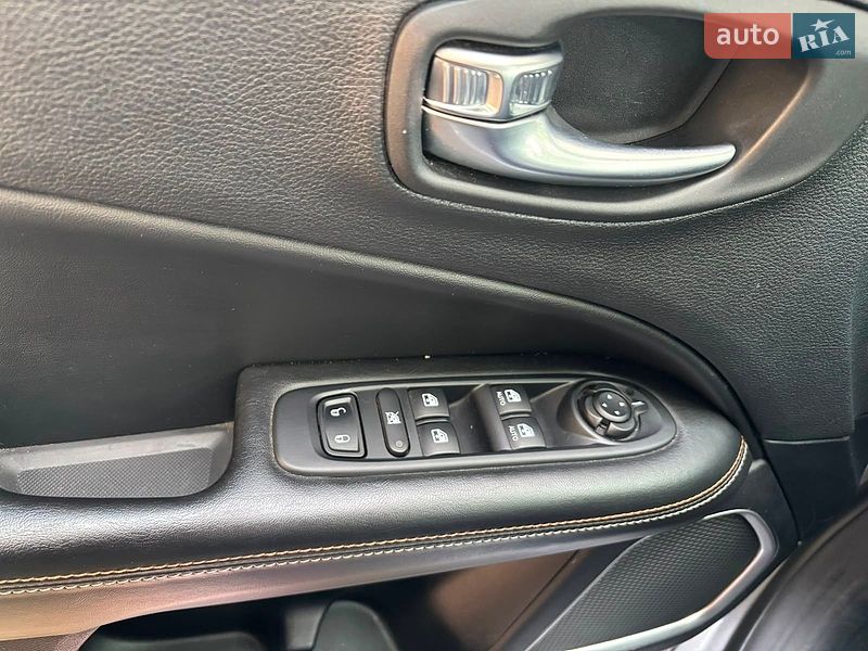 Внедорожник / Кроссовер Jeep Compass 2018 в Звягеле