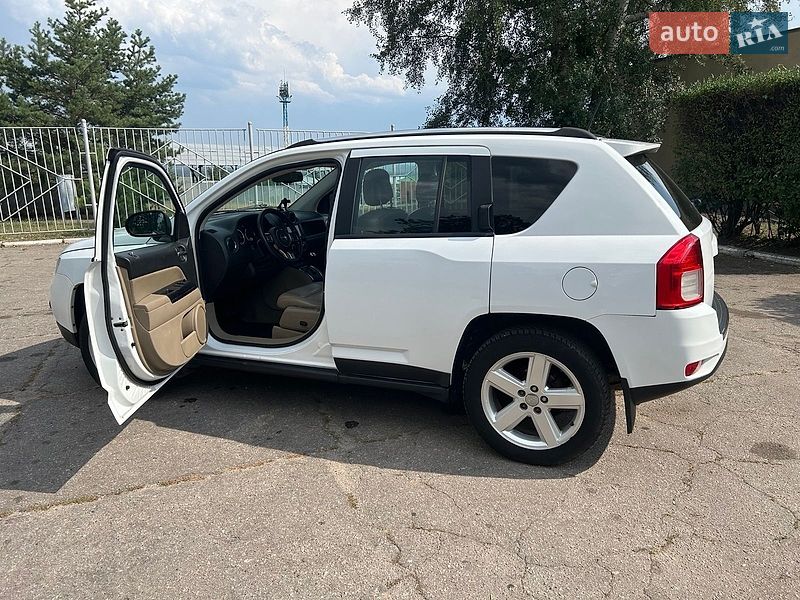 Внедорожник / Кроссовер Jeep Compass 2012 в Червоному Донце