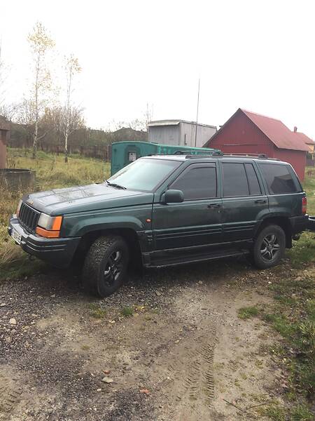 Позашляховик / Кросовер Jeep Grand Cherokee 1995 в 