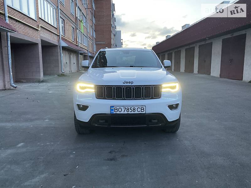 Позашляховик / Кросовер Jeep Grand Cherokee 2016 в Чорткові
