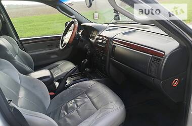 Позашляховик / Кросовер Jeep Grand Cherokee 2003 в 