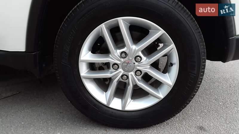 Внедорожник / Кроссовер Jeep Grand Cherokee 2016 в Сумах