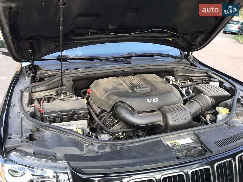 Внедорожник / Кроссовер Jeep Grand Cherokee 2015 в Житомире