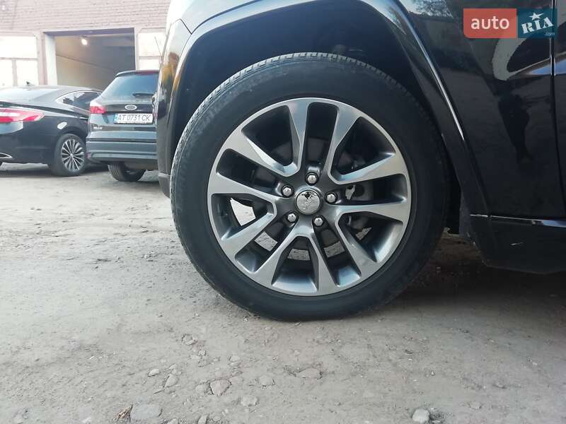 Внедорожник / Кроссовер Jeep Grand Cherokee 2017 в Чернигове