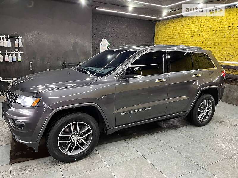 Внедорожник / Кроссовер Jeep Grand Cherokee 2017 в Киеве