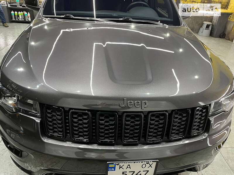 Внедорожник / Кроссовер Jeep Grand Cherokee 2017 в Киеве