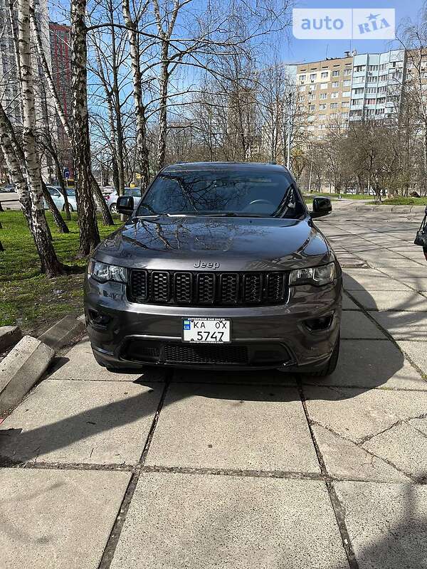 Внедорожник / Кроссовер Jeep Grand Cherokee 2017 в Киеве