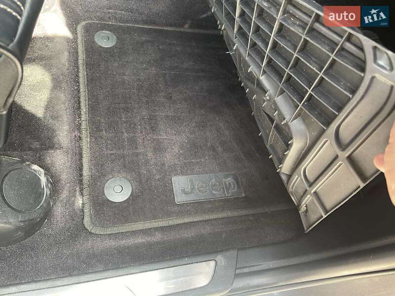 Внедорожник / Кроссовер Jeep Grand Cherokee 2017 в Киеве