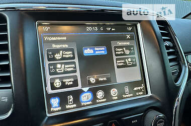 Позашляховик / Кросовер Jeep Grand Cherokee 2015 в 