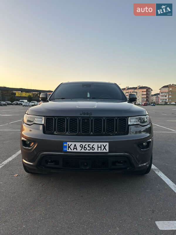 Внедорожник / Кроссовер Jeep Grand Cherokee 2016 в 