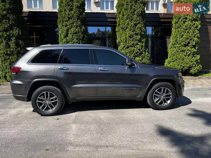 Внедорожник / Кроссовер Jeep Grand Cherokee 2017 в Краснограде