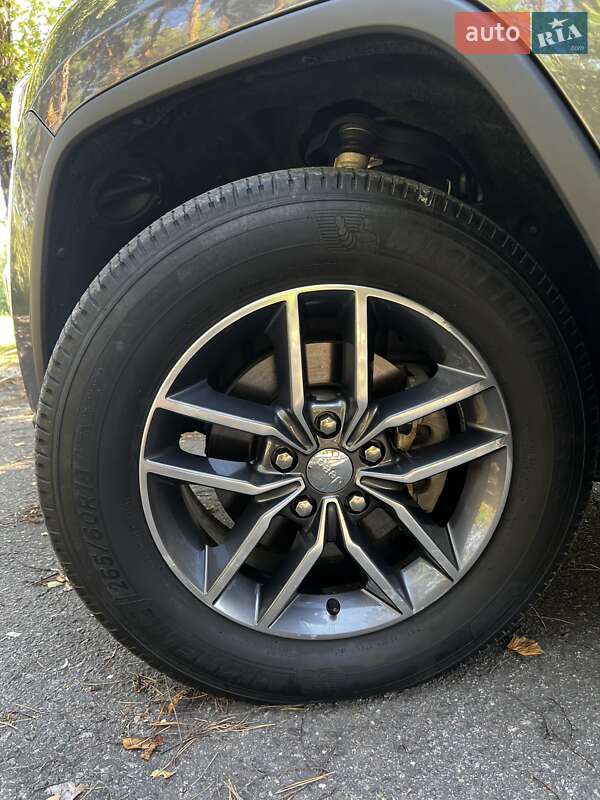 Внедорожник / Кроссовер Jeep Grand Cherokee 2017 в Краснограде