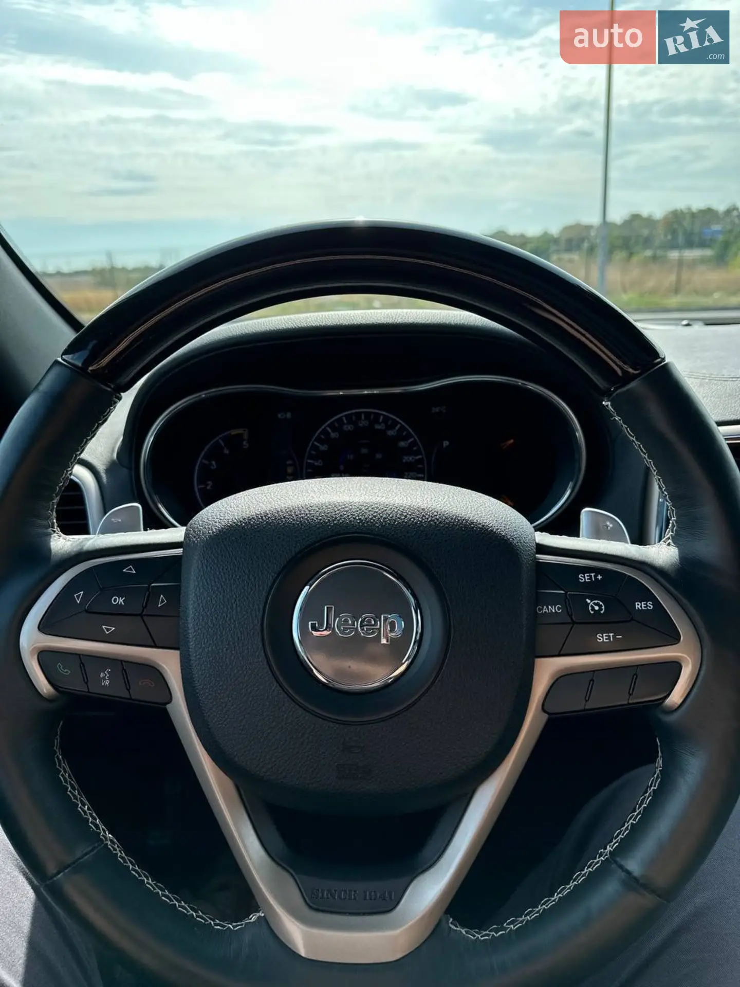 2015 Jeep Grand Cherokee - мініатюра 35