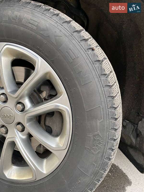 Позашляховик / Кросовер Jeep Grand Cherokee 2015 в Львові