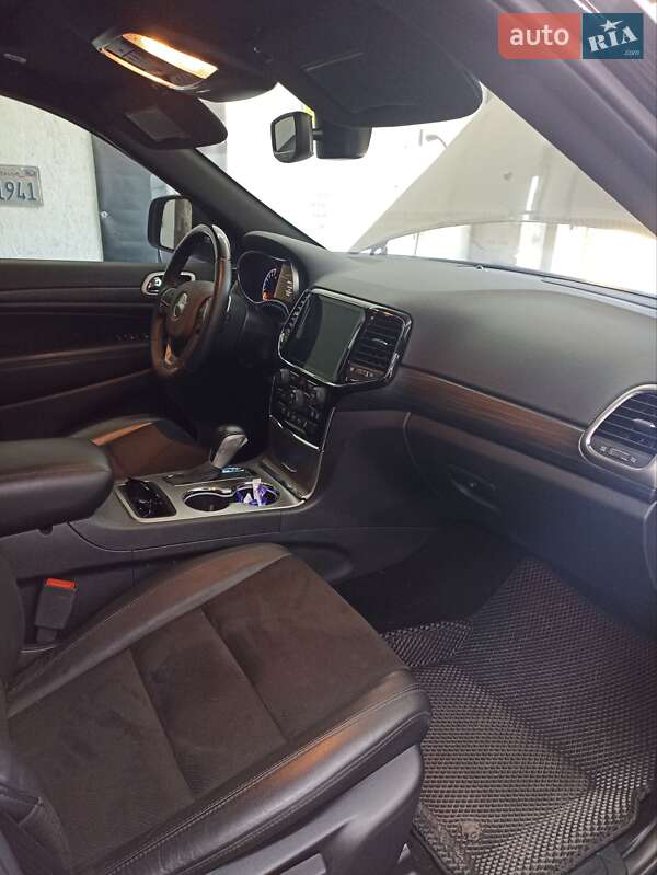 Внедорожник / Кроссовер Jeep Grand Cherokee 2020 в Кривом Роге