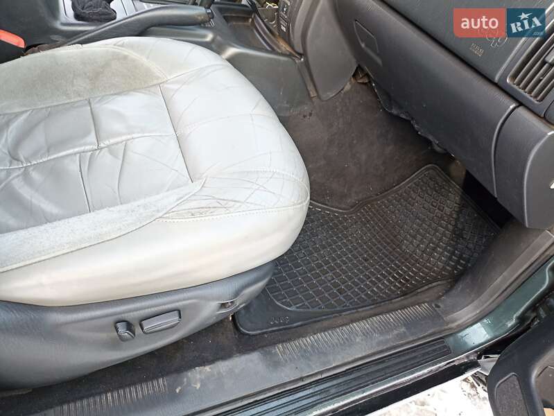 Внедорожник / Кроссовер Jeep Grand Cherokee 2002 в Конотопе