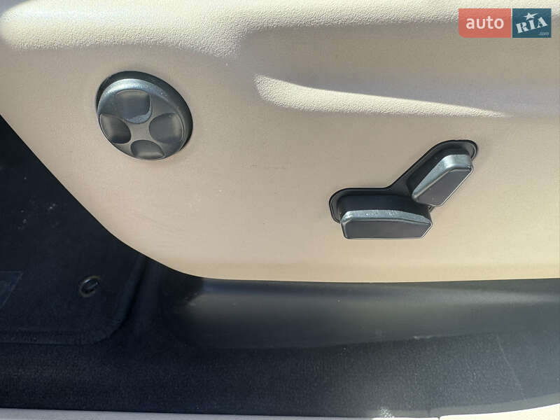 Внедорожник / Кроссовер Jeep Grand Cherokee 2015 в Киеве фото 18 Внедорожник / Кроссовер Jeep Grand Cherokee 2015 в Киеве