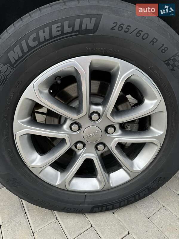 Внедорожник / Кроссовер Jeep Grand Cherokee 2015 в Хусте