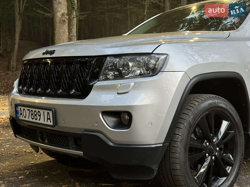 Внедорожник / Кроссовер Jeep Grand Cherokee 2012 в Ужгороде